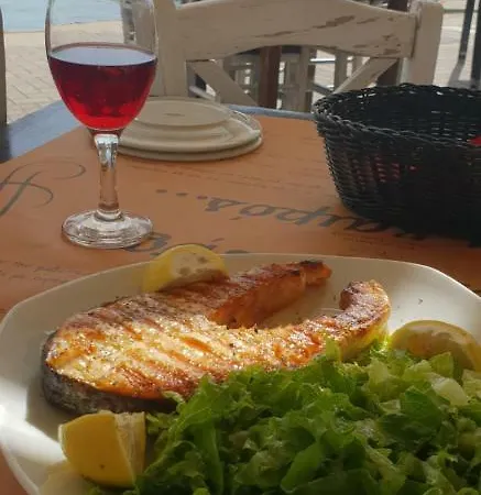 By The Canal, Town Tatil Evi *